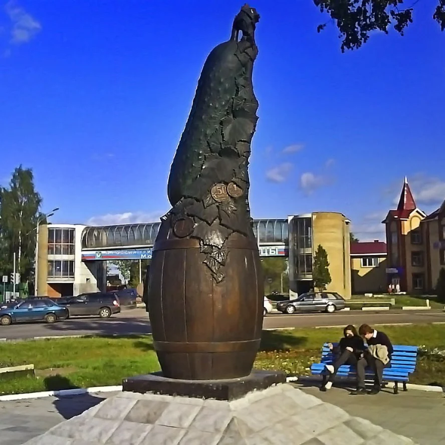 Памятник Огурцу